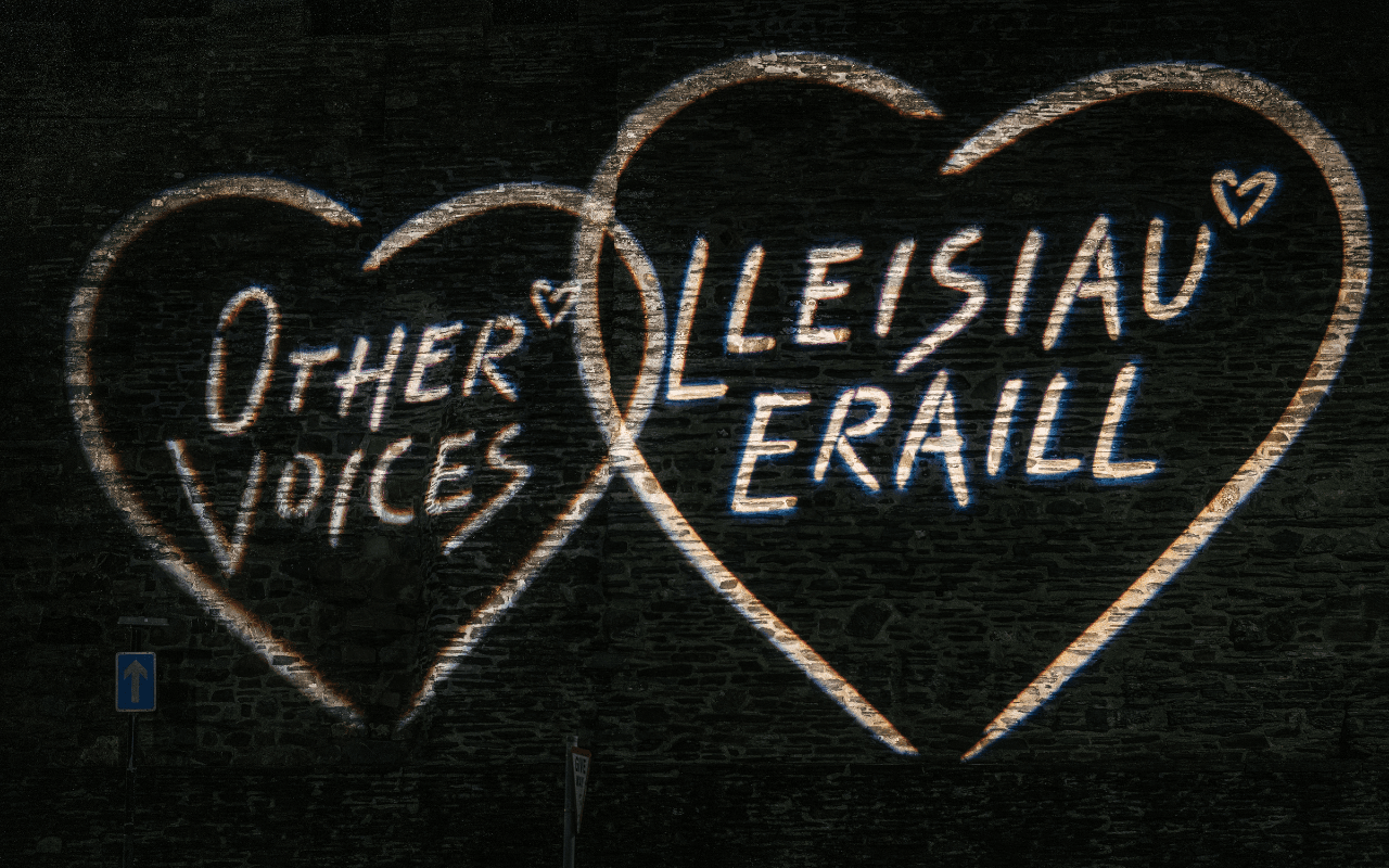 Lleisiau Eraill Aberteifi Castle Walls